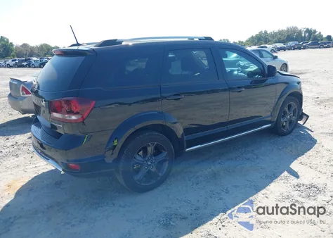 2020 Dodge Journey Crossroad z USA, uszkodzony, nr VIN 3C4PDCGB9LT250176